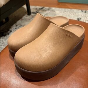 CROCS: Dylan - Tan Slip-On Clogs with Dark Brown Soles